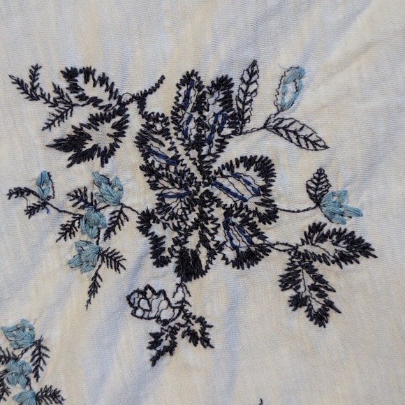 Lucky Brand Embroidered Cold Shoulder Tee Small - Picture 2 of 5